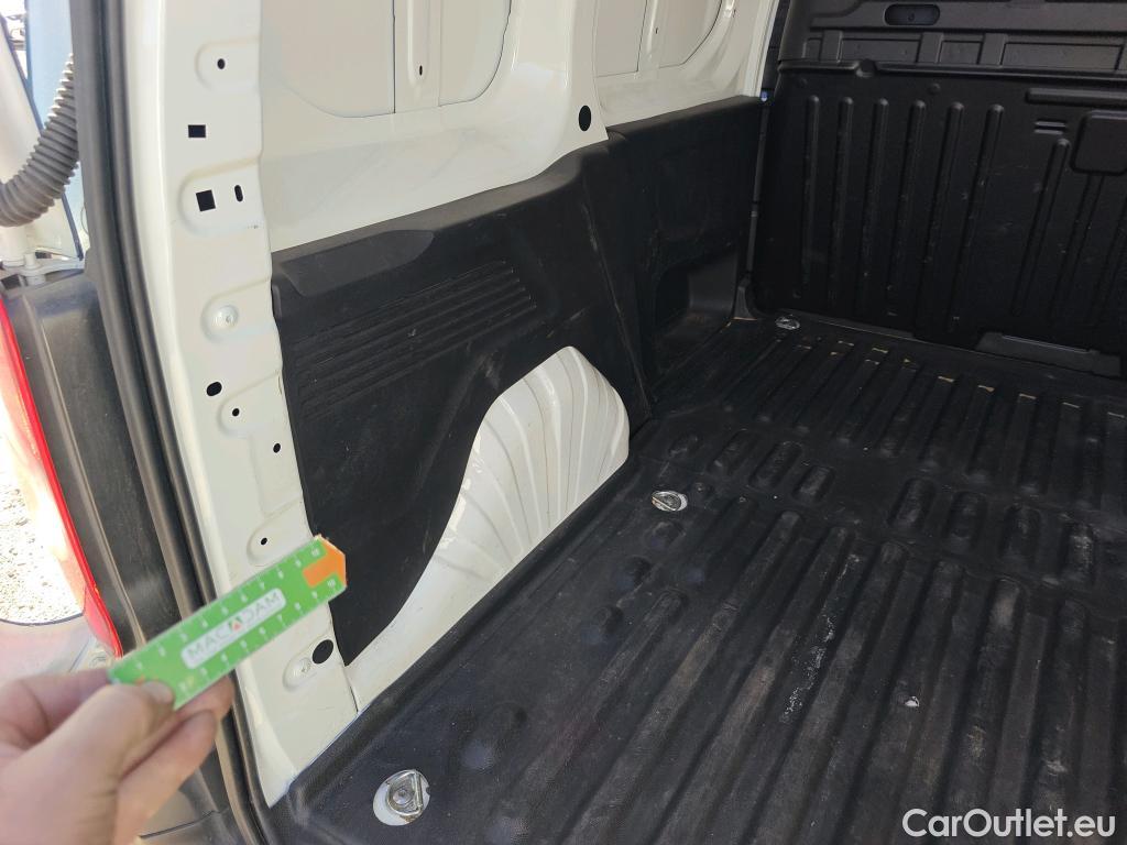  Peugeot  Partner PEUGEOT  / 2018 / 3P / furgón derivado de turismo Pro Standard 600kg BlueHDi 73kW #19