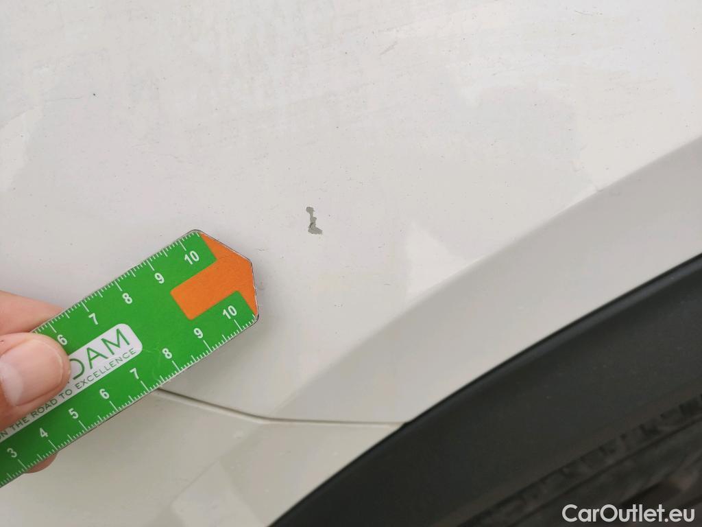  Peugeot  2008 PEUGEOT  / 2019 / 5P / todoterreno Allure BlueHDI 81kW (110CV) #23