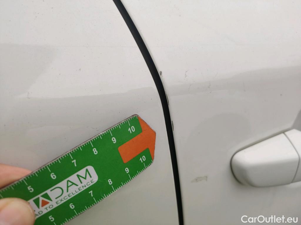  Peugeot  2008 PEUGEOT  / 2019 / 5P / todoterreno Allure BlueHDI 81kW (110CV) #15