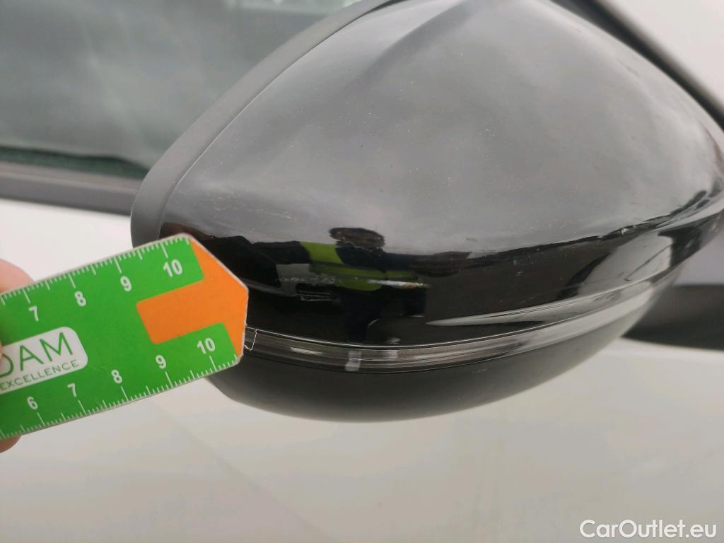  Peugeot  2008 PEUGEOT  / 2019 / 5P / todoterreno Allure BlueHDI 81kW (110CV) #33