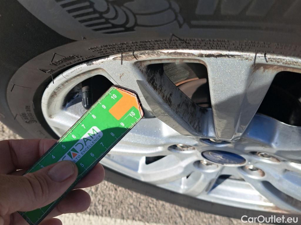  Ford  Kuga FORD  / 2016 / 5P / todoterreno 1.5 EcoBoost 88kW 4x2 Trend+ (CX) #8