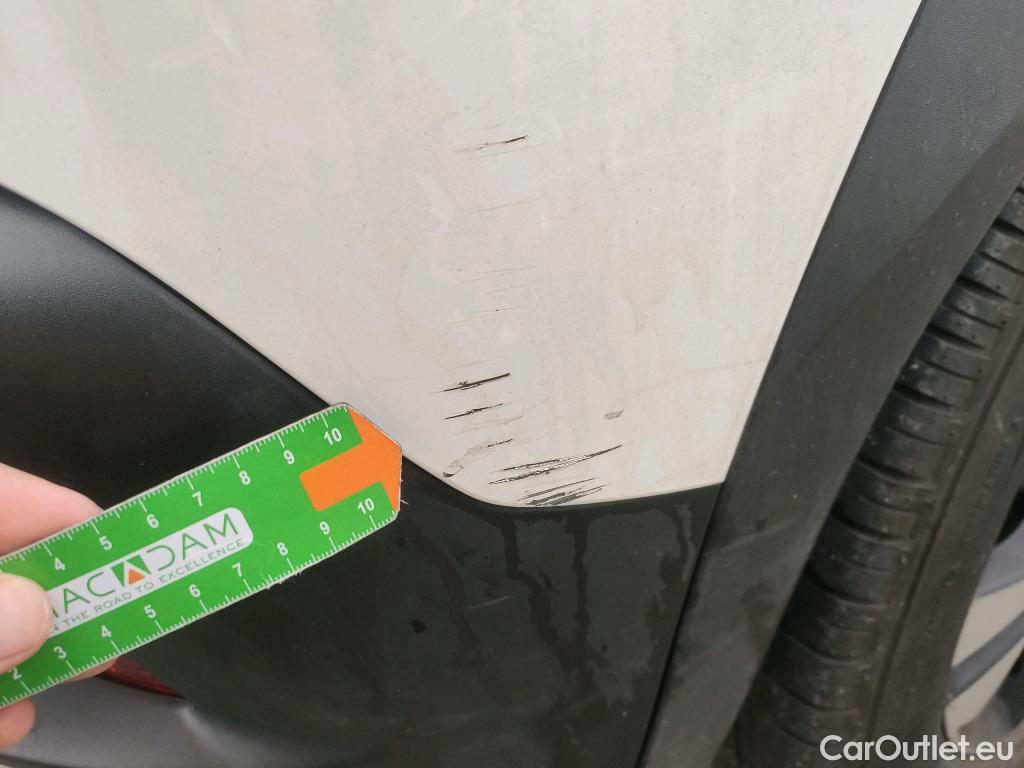  Peugeot  2008 PEUGEOT  / 2019 / 5P / todoterreno Allure BlueHDI 81kW (110CV) #27