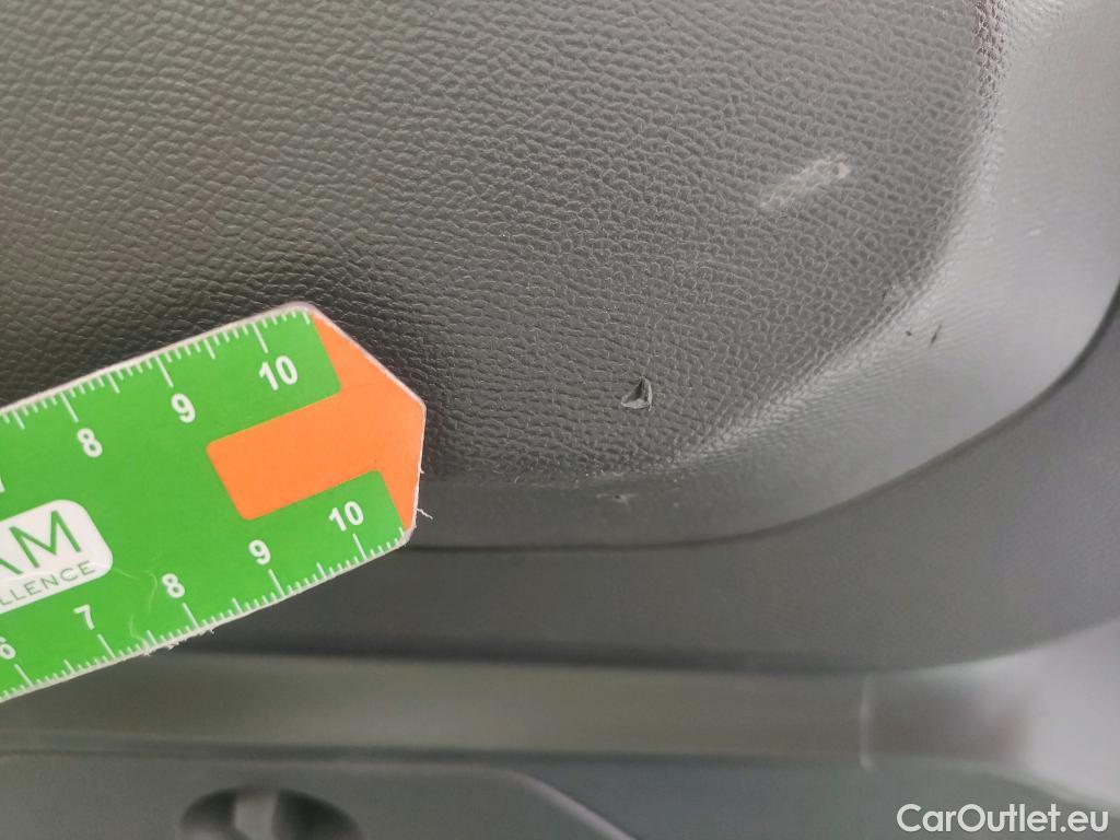  Peugeot  2008 PEUGEOT  / 2019 / 5P / todoterreno Allure BlueHDI 81kW (110CV) #17