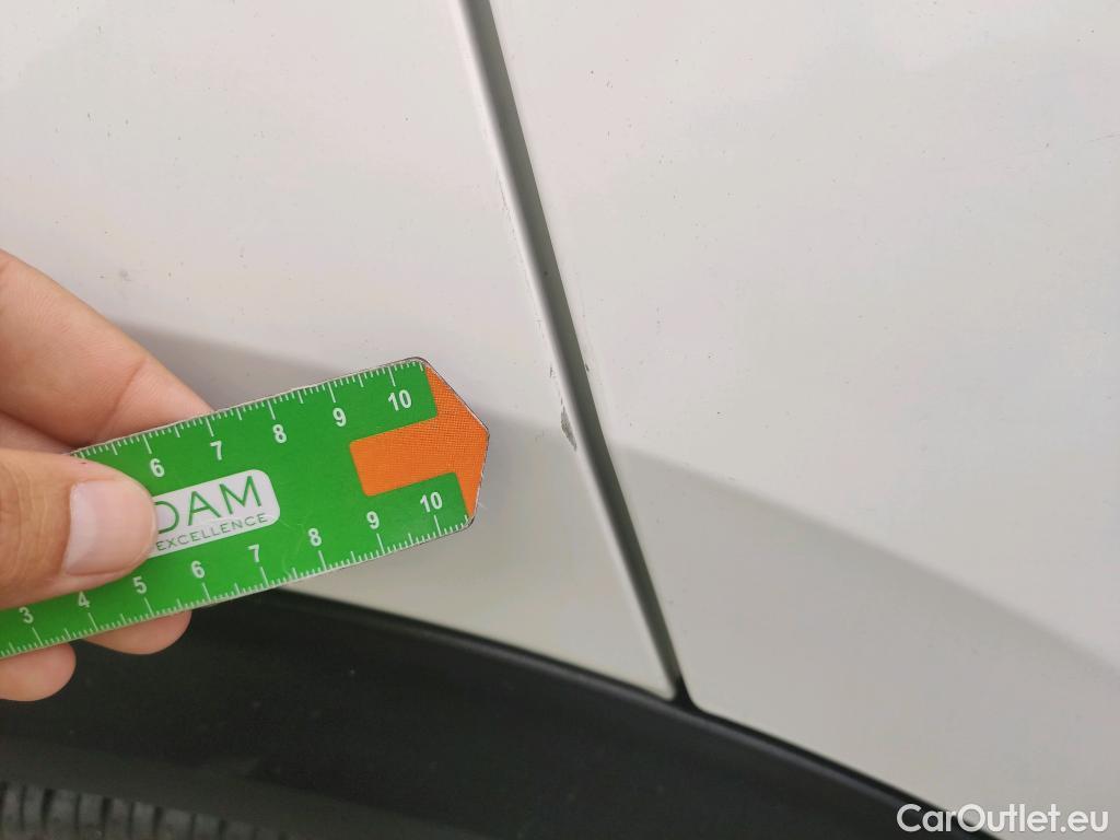  Peugeot  2008 PEUGEOT  / 2019 / 5P / todoterreno Allure BlueHDI 81kW (110CV) #21