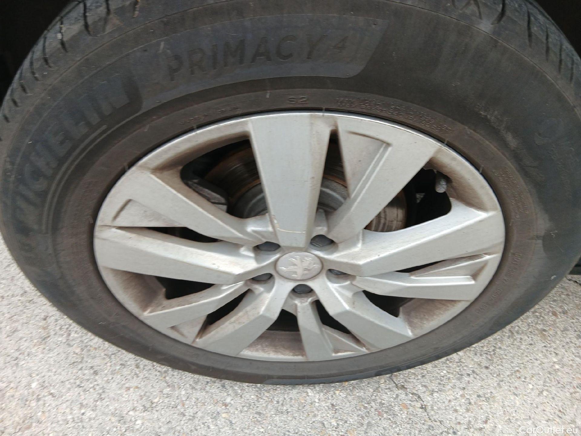  Peugeot  3008 PEUGEOT  / 2020 / 5P / todoterreno 1.5 BlueHDi 96kW (130CV) S&S Active Pack (AC4) #9