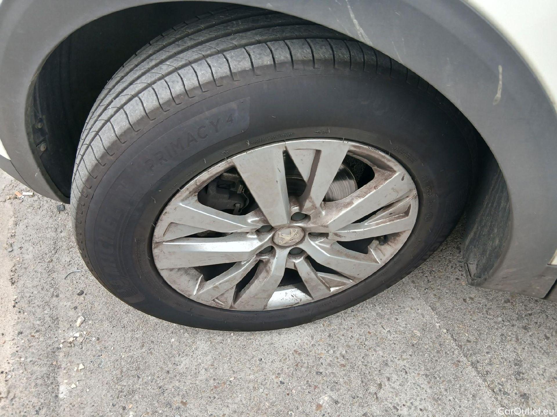  Peugeot  3008 PEUGEOT  / 2020 / 5P / todoterreno 1.5 BlueHDi 96kW (130CV) S&S Active Pack (AC4) #5