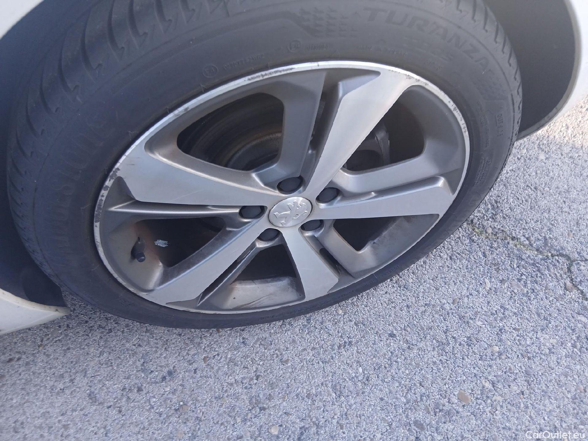  Peugeot  308  GT Line 1.2 PureTech 130CV AT8 E6dT #15