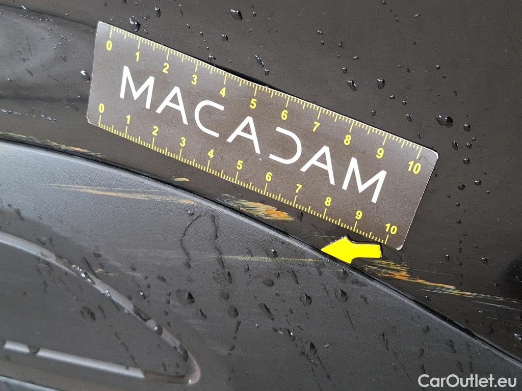  Citroen  C4 Cactus CITROEN  / 2017 / 5P / Berline PureTech 130 S&S EAT6 Shine Business #103