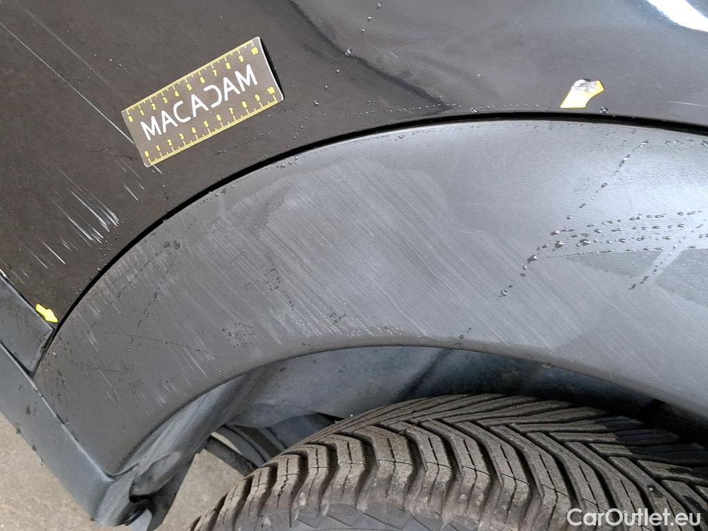  Citroen  C4 Cactus CITROEN  / 2017 / 5P / Berline PureTech 130 S&S EAT6 Shine Business #95