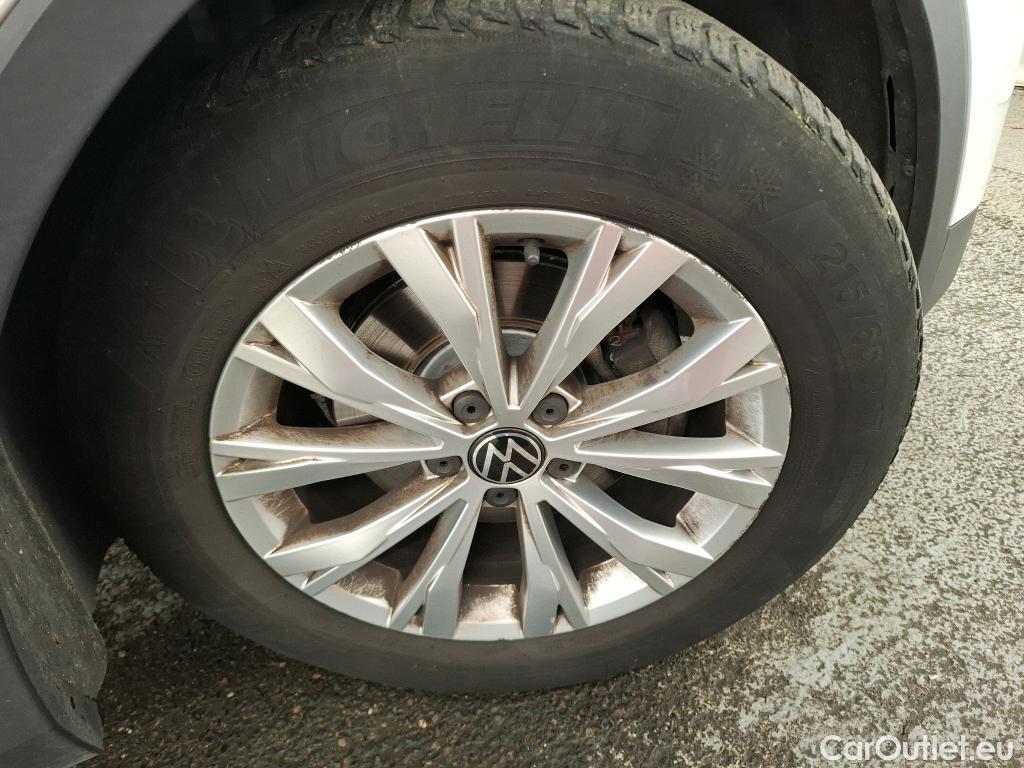  Volkswagen  Tiguan VOLKSWAGEN  / 2020 / 5P / SUV 2.0 TDI 150 DSG7 Business #24
