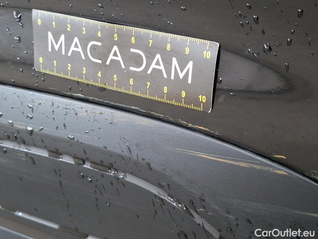  Citroen  C4 Cactus CITROEN  / 2017 / 5P / Berline PureTech 130 S&S EAT6 Shine Business #102