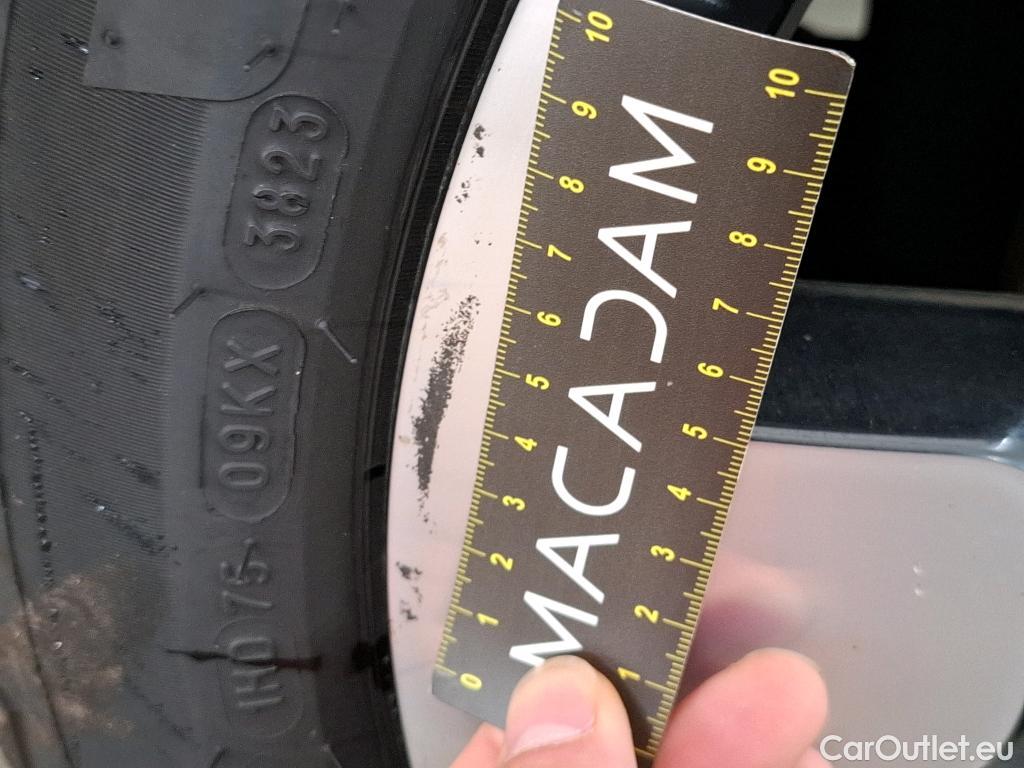  Citroen  C4 Cactus CITROEN  / 2017 / 5P / Berline PureTech 130 S&S EAT6 Shine Business #109