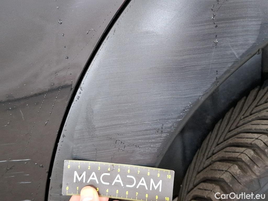  Citroen  C4 Cactus CITROEN  / 2017 / 5P / Berline PureTech 130 S&S EAT6 Shine Business #98