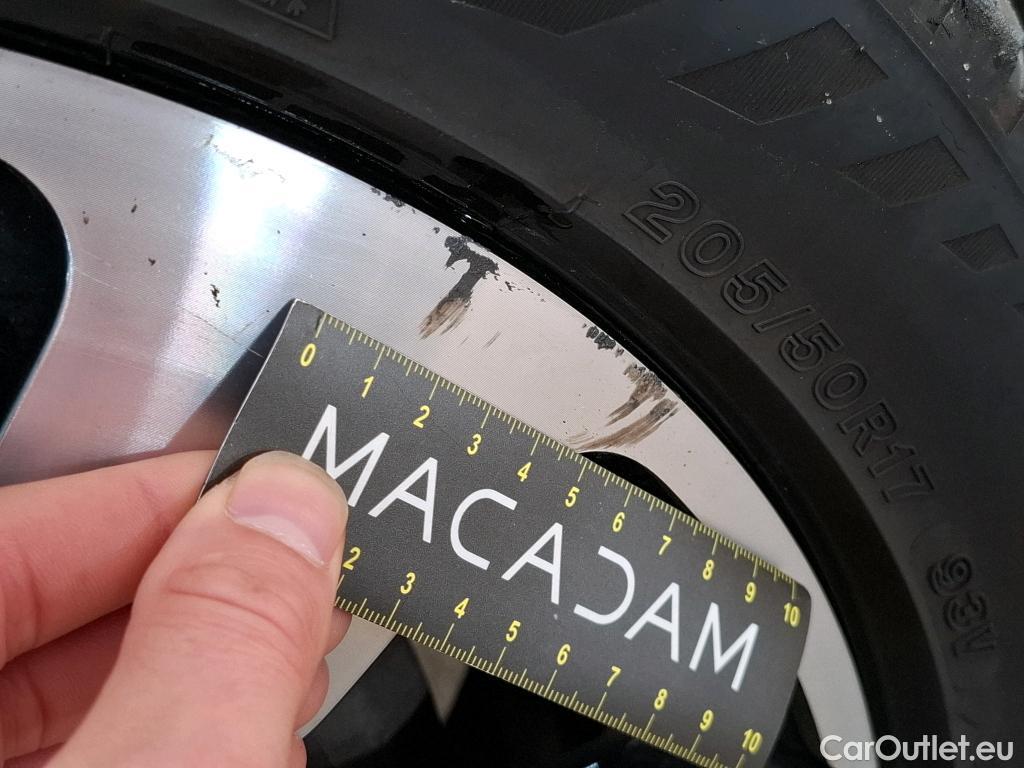  Citroen  C4 Cactus CITROEN  / 2017 / 5P / Berline PureTech 130 S&S EAT6 Shine Business #106