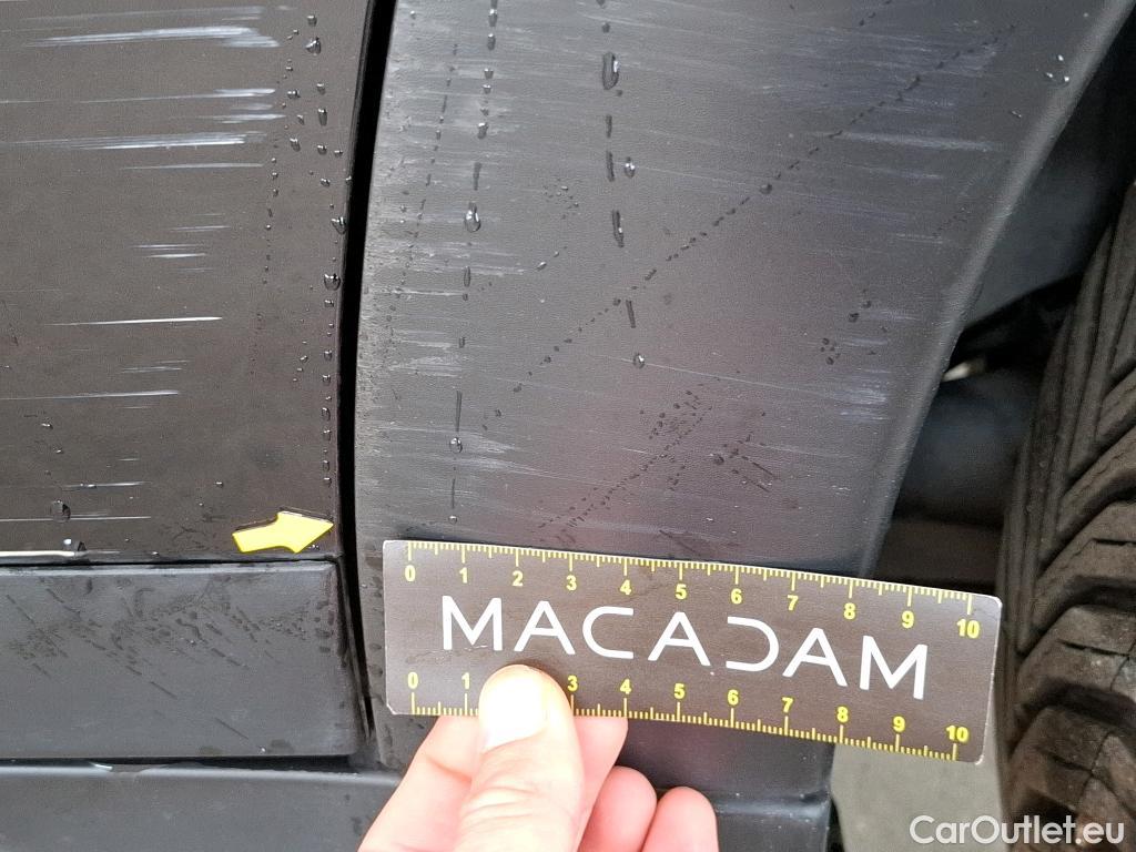  Citroen  C4 Cactus CITROEN  / 2017 / 5P / Berline PureTech 130 S&S EAT6 Shine Business #96