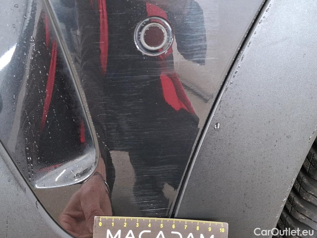  Citroen  C4 Cactus CITROEN  / 2017 / 5P / Berline PureTech 130 S&S EAT6 Shine Business #68