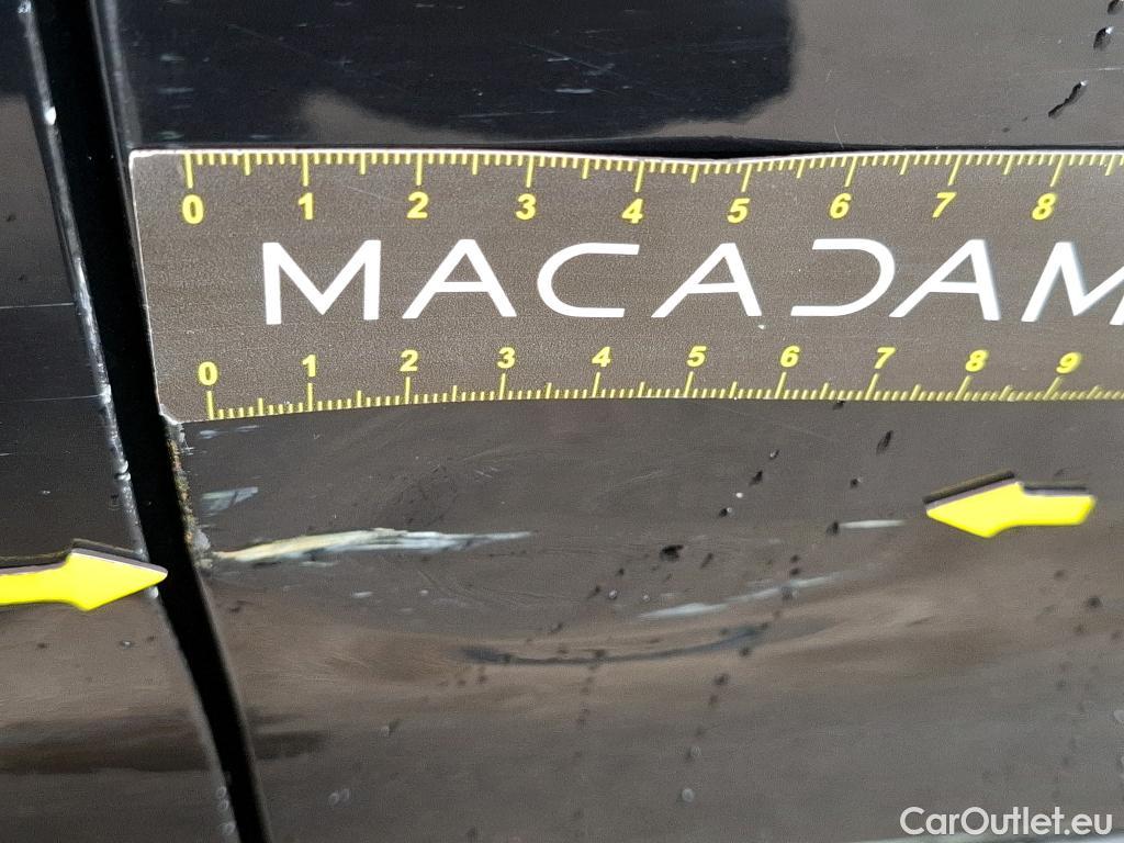  Citroen  C4 Cactus CITROEN  / 2017 / 5P / Berline PureTech 130 S&S EAT6 Shine Business #24