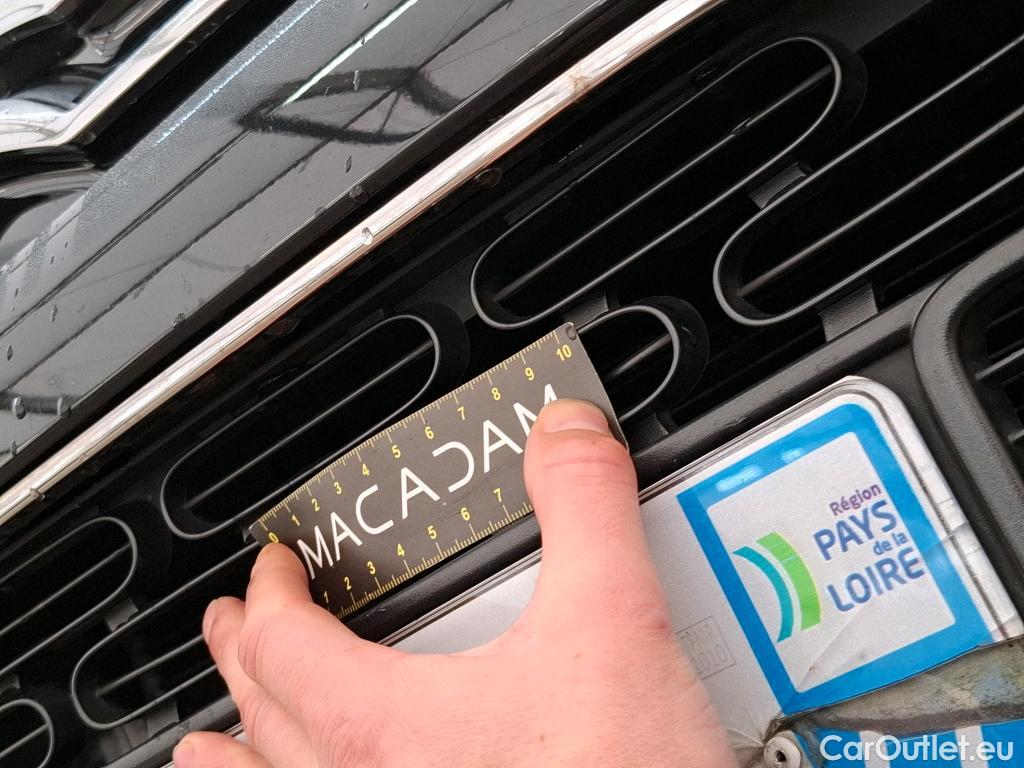  Citroen  C4 Cactus CITROEN  / 2017 / 5P / Berline PureTech 130 S&S EAT6 Shine Business #2