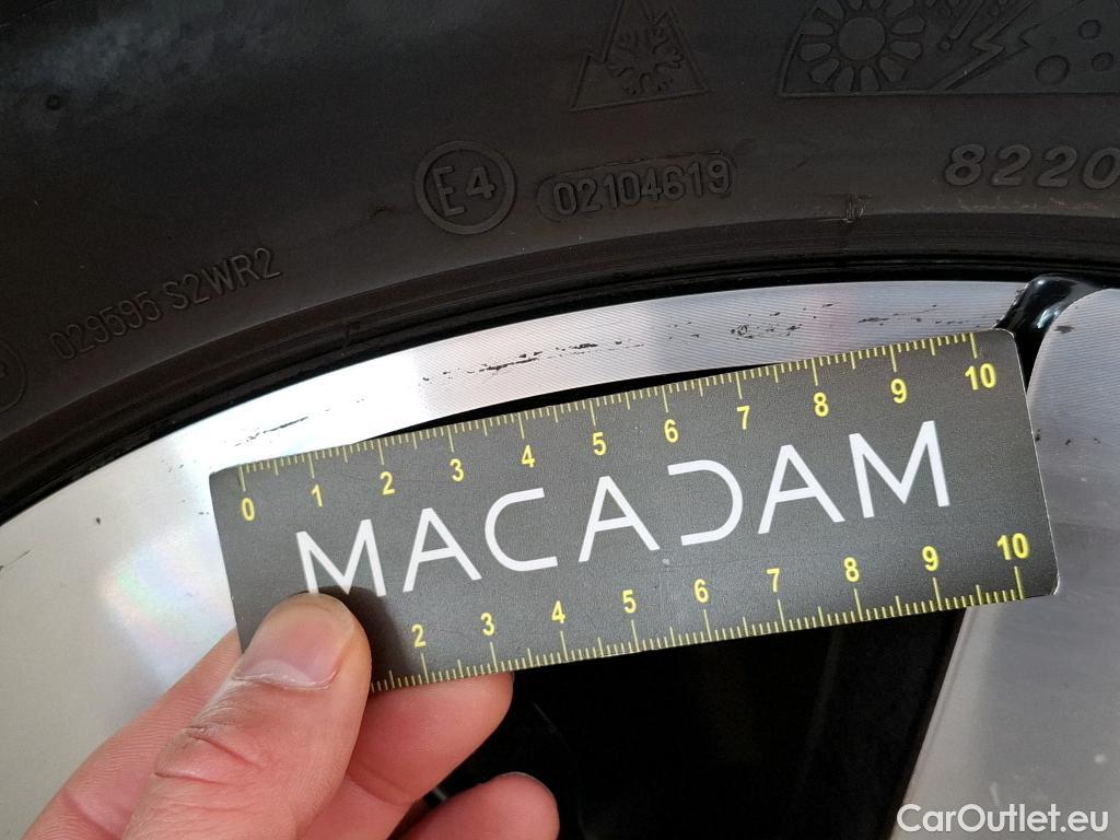  Citroen  C4 Cactus CITROEN  / 2017 / 5P / Berline PureTech 130 S&S EAT6 Shine Business #107