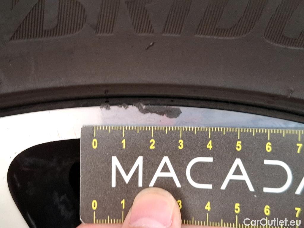  Citroen  C4 Cactus CITROEN  / 2017 / 5P / Berline PureTech 130 S&S EAT6 Shine Business #112