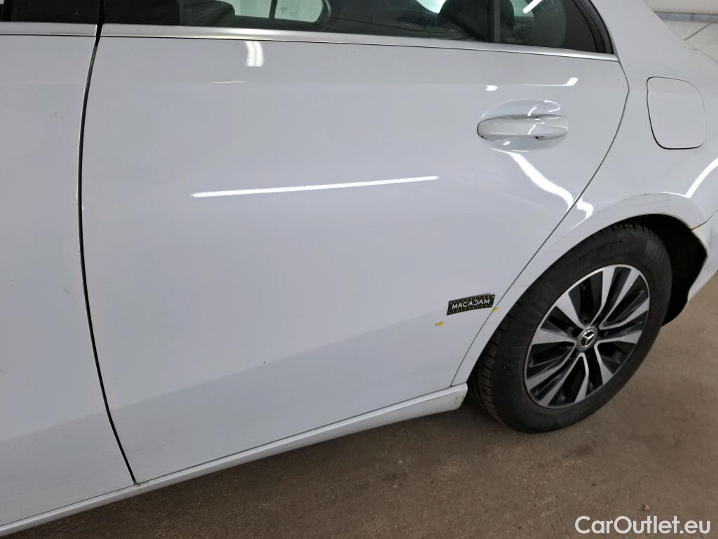  Mercedes  A-Klasse MERCEDES-BENZ Classe A Berline / 2018 / 4P / Berline A 180 d Business Line 7G-DCT #55