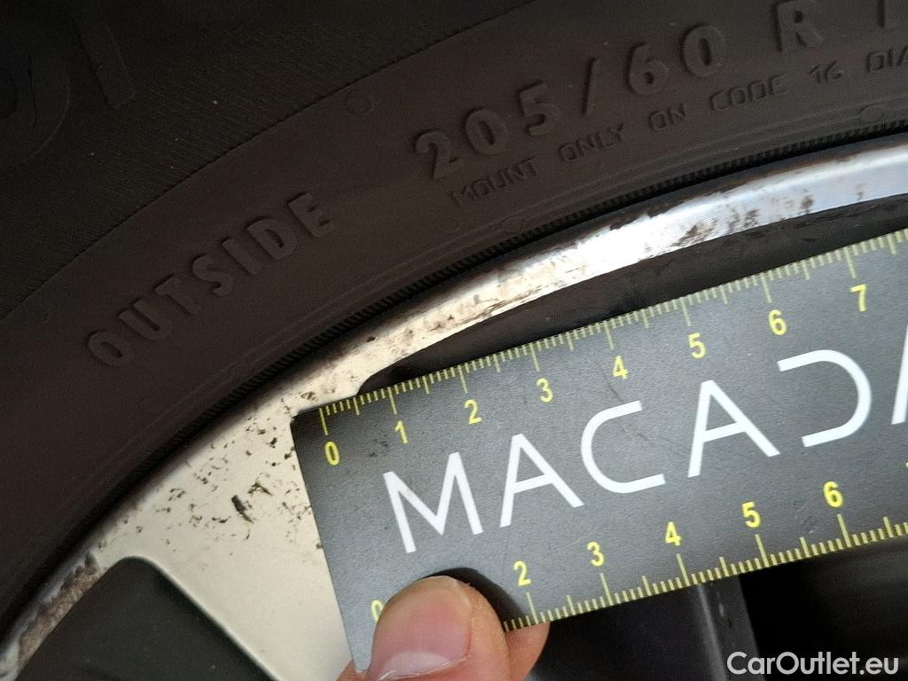  Mercedes  A-Klasse MERCEDES-BENZ Classe A Berline / 2018 / 4P / Berline A 180 d Business Line 7G-DCT #51