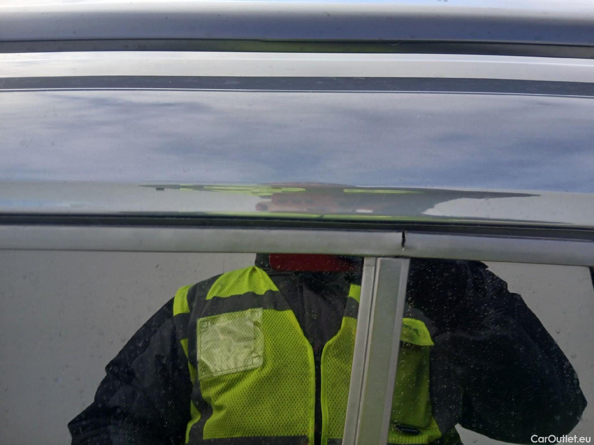  Volkswagen  Golf  VOLKSWAGEN / 2020 / 5P / familiar Life 2.0 TDI 85kW (115CV) Variant #29