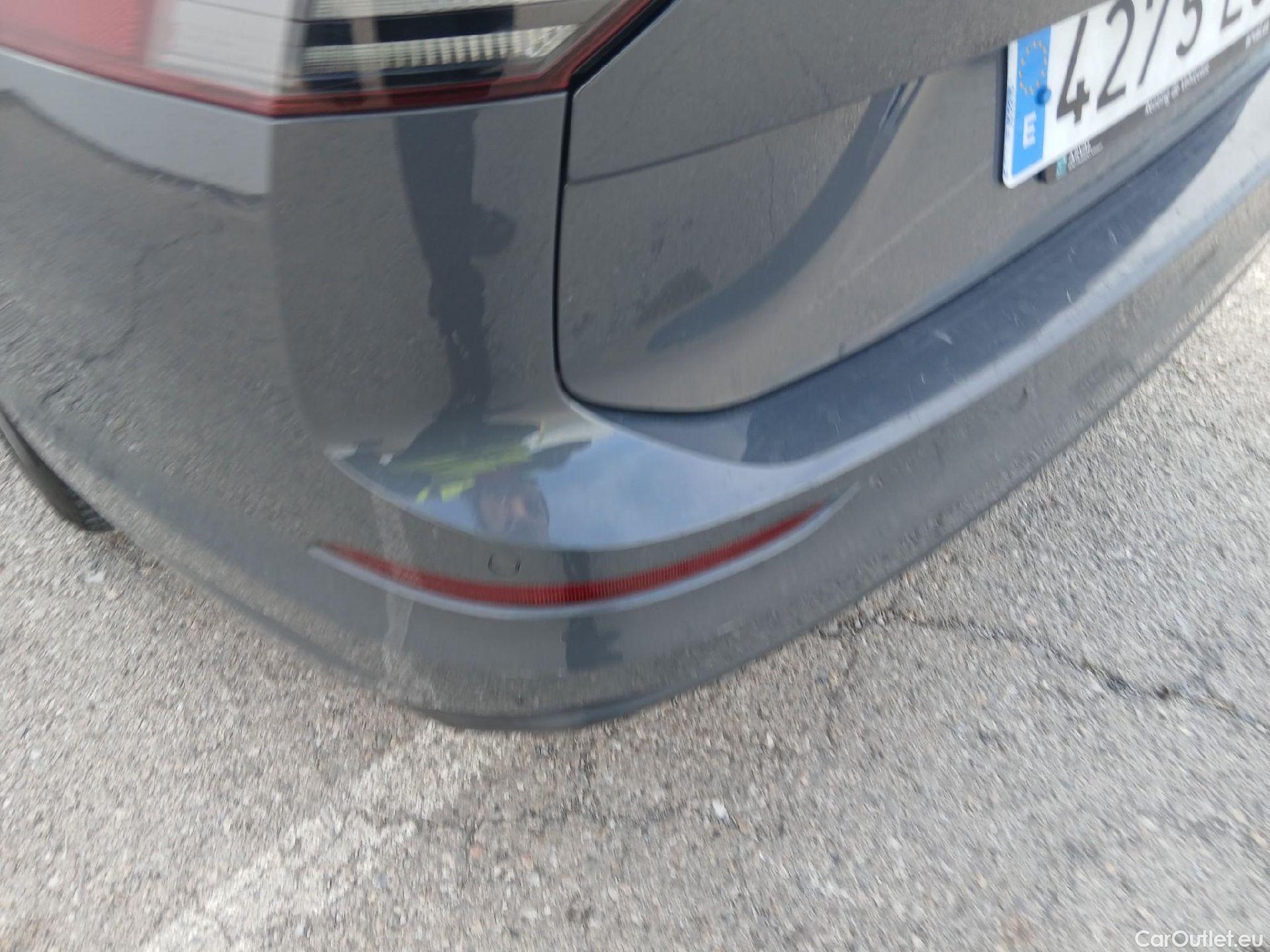  Volkswagen  Golf  VOLKSWAGEN / 2020 / 5P / familiar Life 2.0 TDI 85kW (115CV) Variant #14