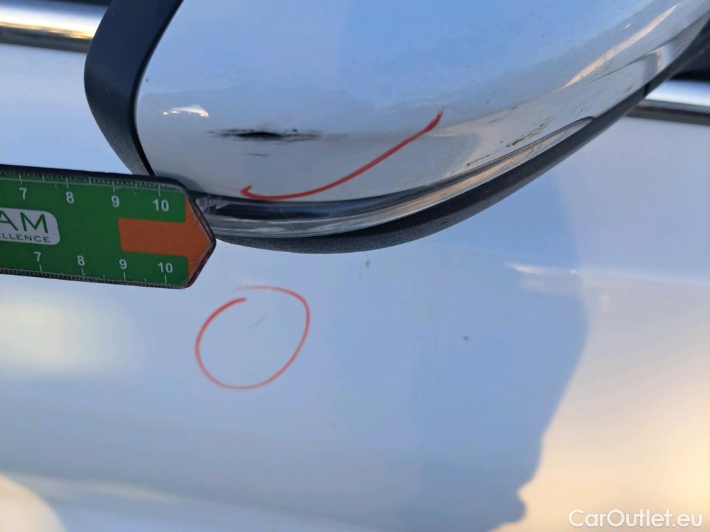  Ford  Focus FORD  / 2018 / 5P / berlina con portón 1.5 Ecoblue 88kW Trend+ #39