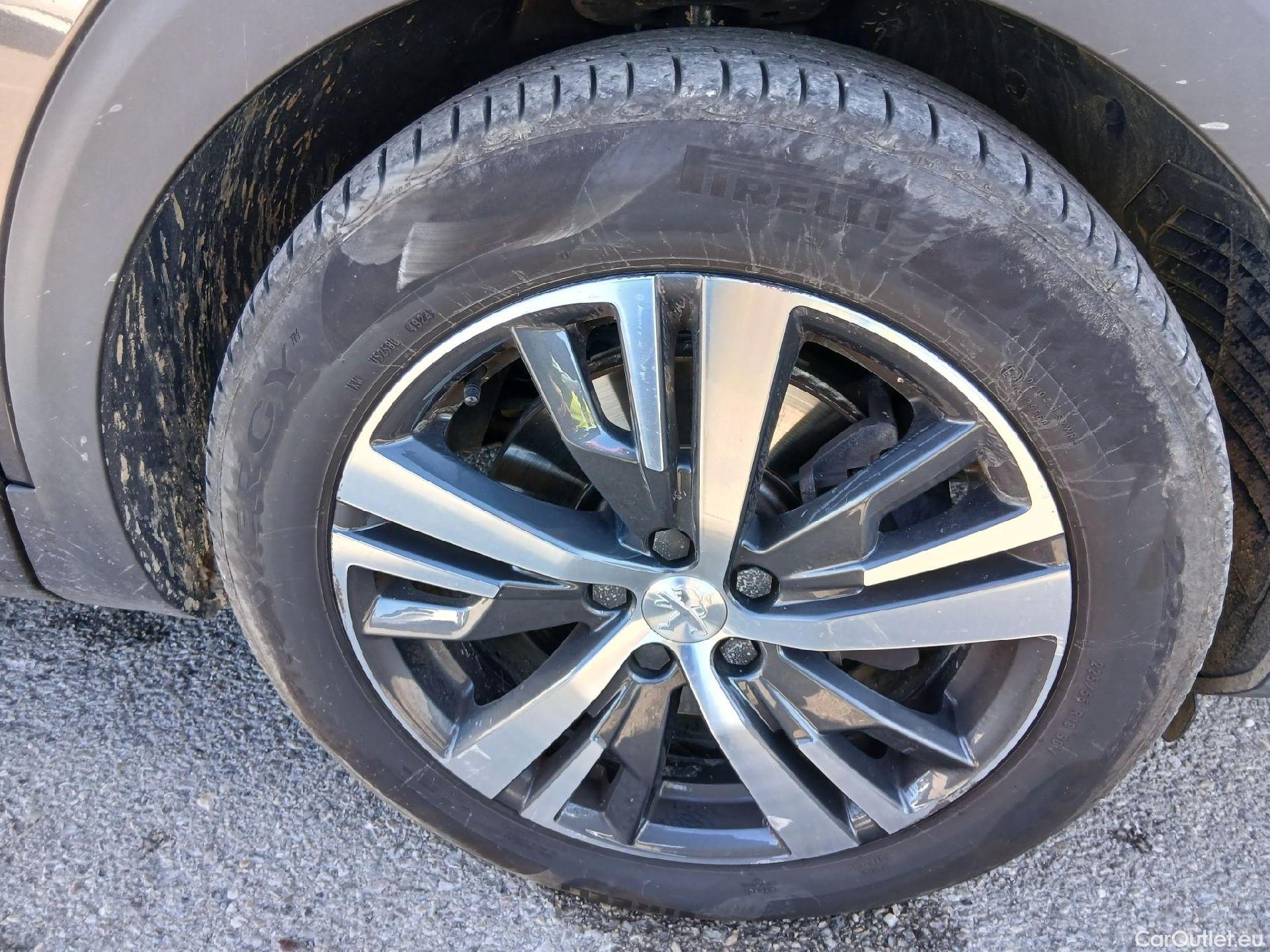  Peugeot  3008 PEUGEOT  Hybrid / 2020 / 5P / todoterreno 225 e-EAT8 Allure #25