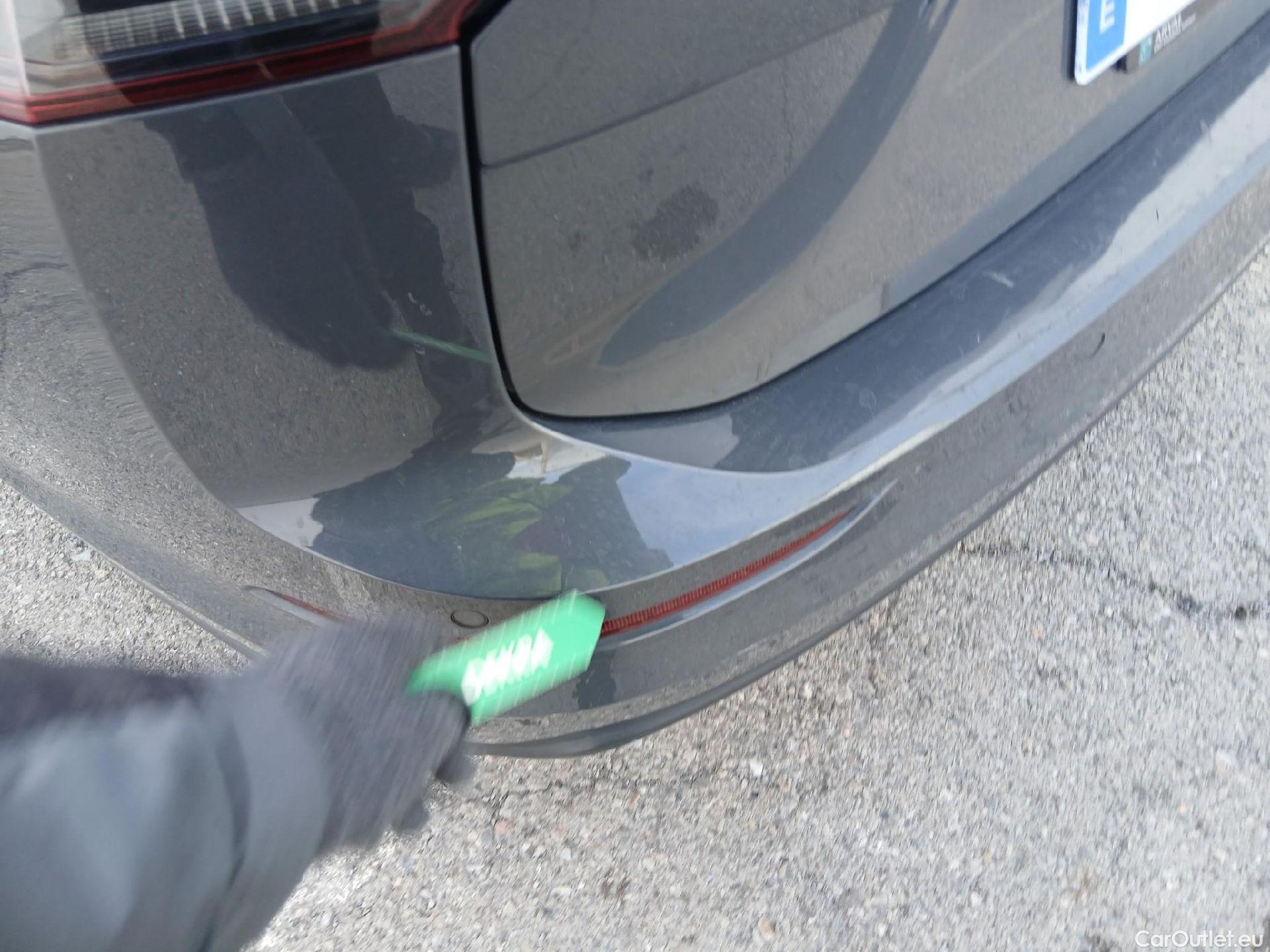  Volkswagen  Golf  VOLKSWAGEN / 2020 / 5P / familiar Life 2.0 TDI 85kW (115CV) Variant #13