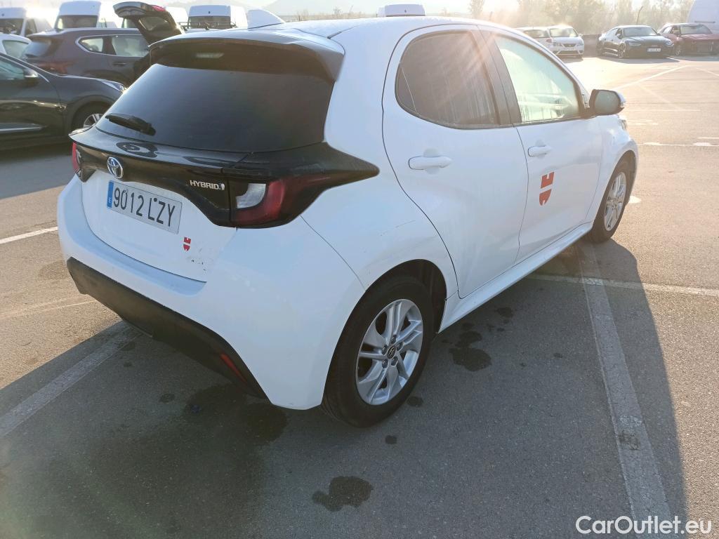  Toyota  Yaris TOYOTA  / 2020 / 5P / berlina con portón 1.5 120H Business Plus #8
