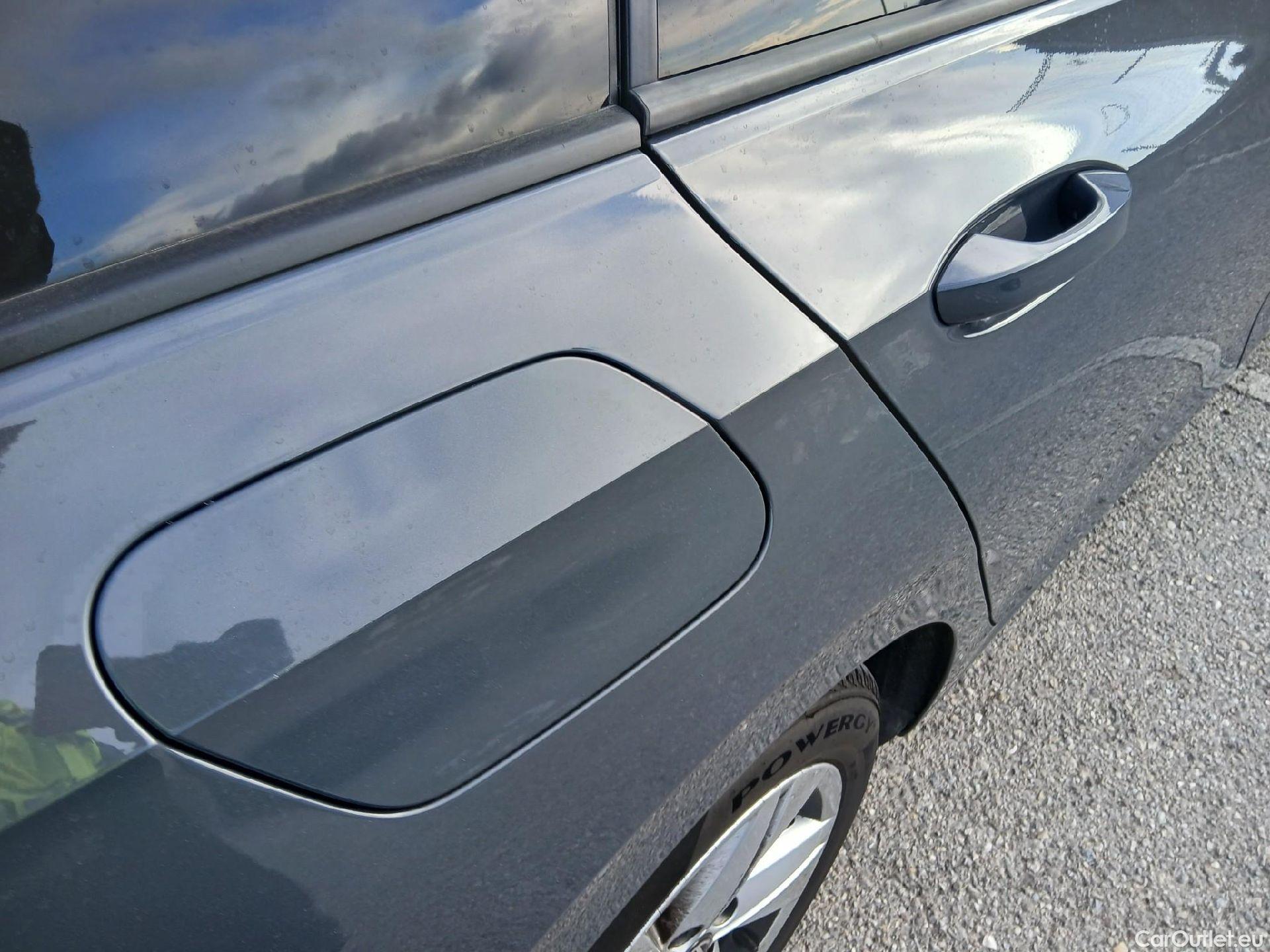  Volkswagen  Golf  VOLKSWAGEN / 2020 / 5P / familiar Life 2.0 TDI 85kW (115CV) Variant #17