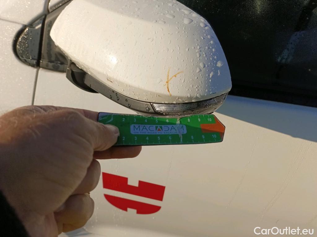  Toyota  Yaris TOYOTA  / 2020 / 5P / berlina con portón 1.5 120H Business Plus #20