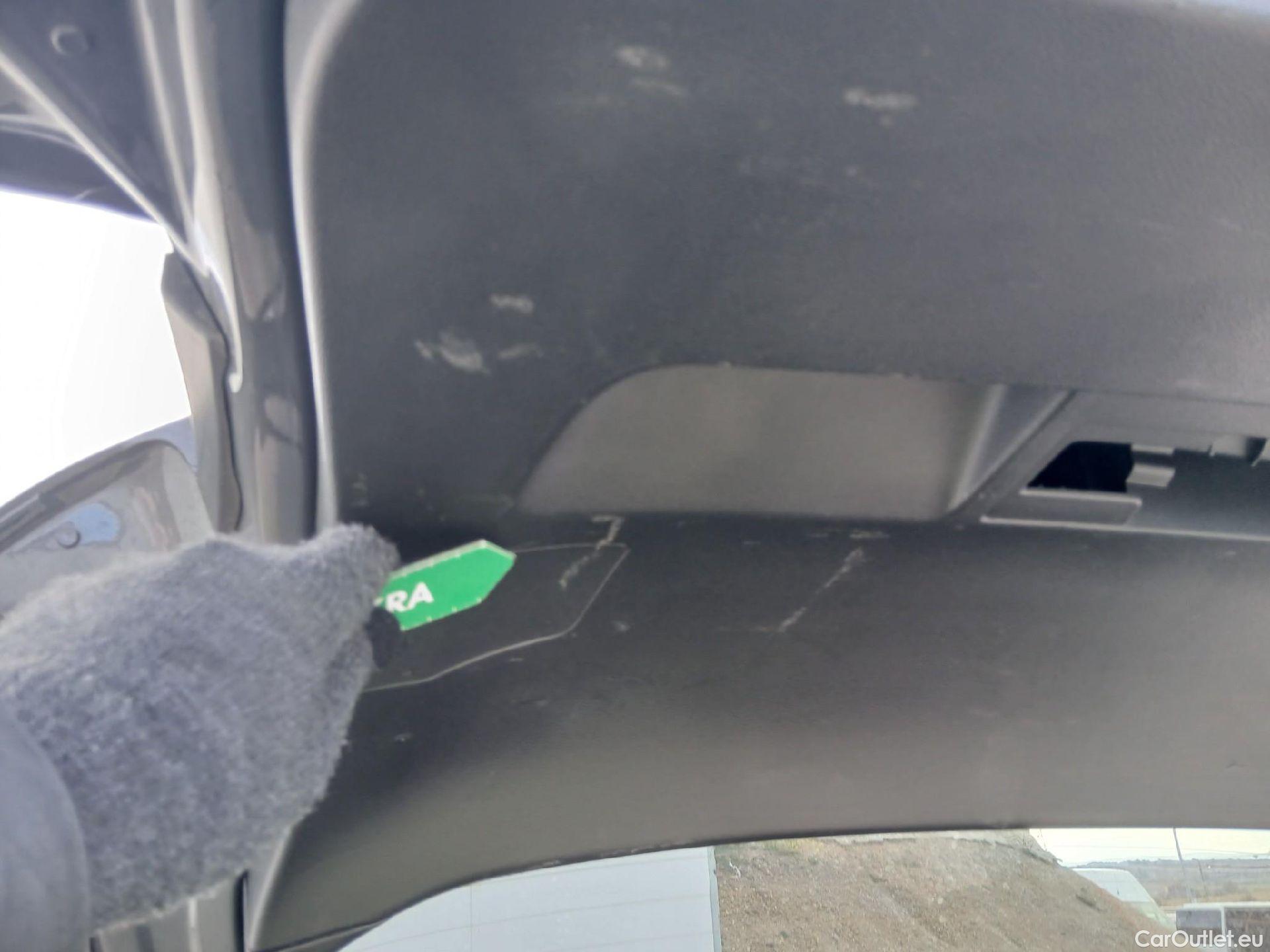  Volkswagen  Golf  VOLKSWAGEN / 2020 / 5P / familiar Life 2.0 TDI 85kW (115CV) Variant #27