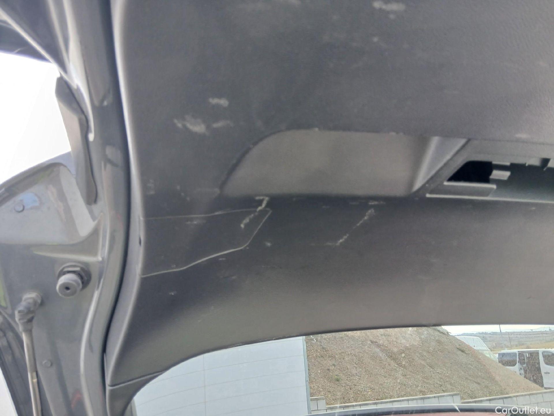  Volkswagen  Golf  VOLKSWAGEN / 2020 / 5P / familiar Life 2.0 TDI 85kW (115CV) Variant #28