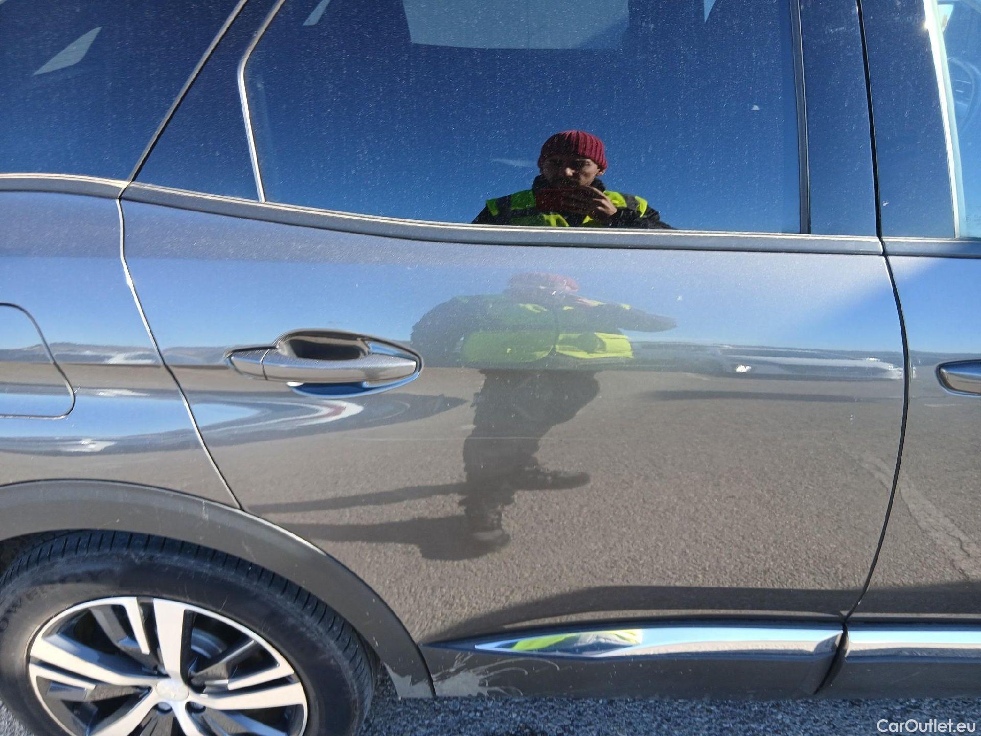  Peugeot  3008 PEUGEOT  Hybrid / 2020 / 5P / todoterreno 225 e-EAT8 Allure #20