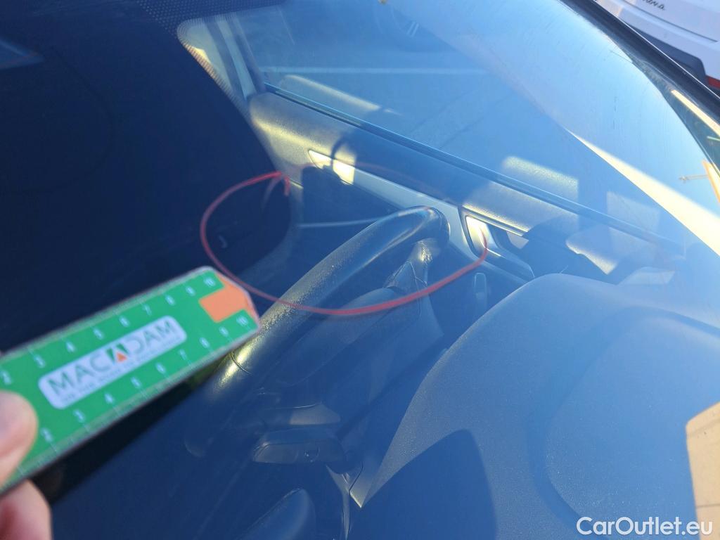  Ford  Focus FORD  / 2018 / 5P / berlina con portón 1.5 Ecoblue 88kW Trend+ #2