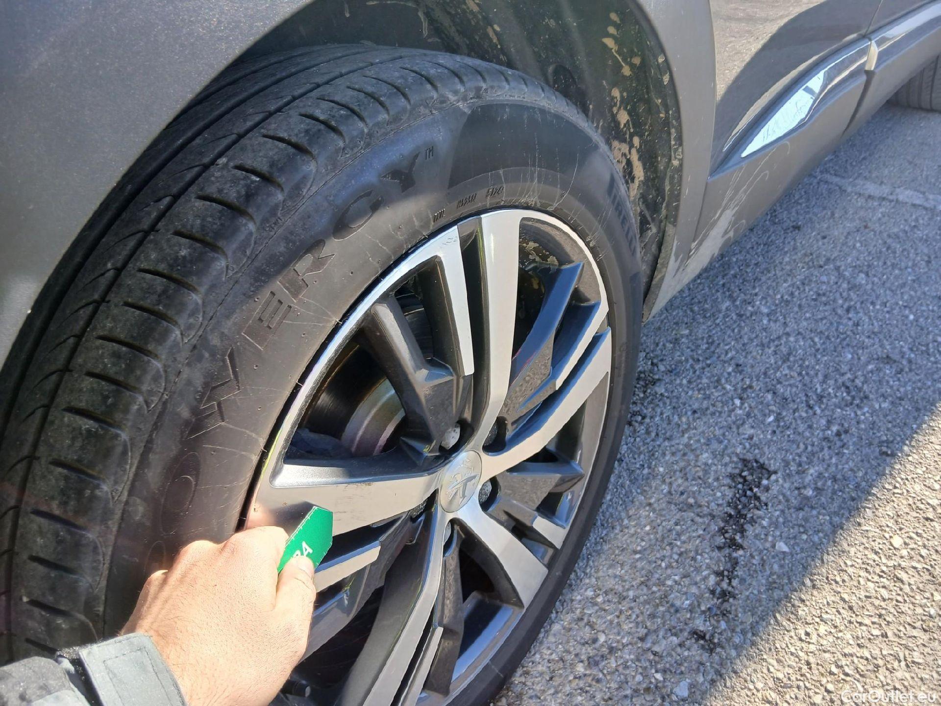  Peugeot  3008 PEUGEOT  Hybrid / 2020 / 5P / todoterreno 225 e-EAT8 Allure #18