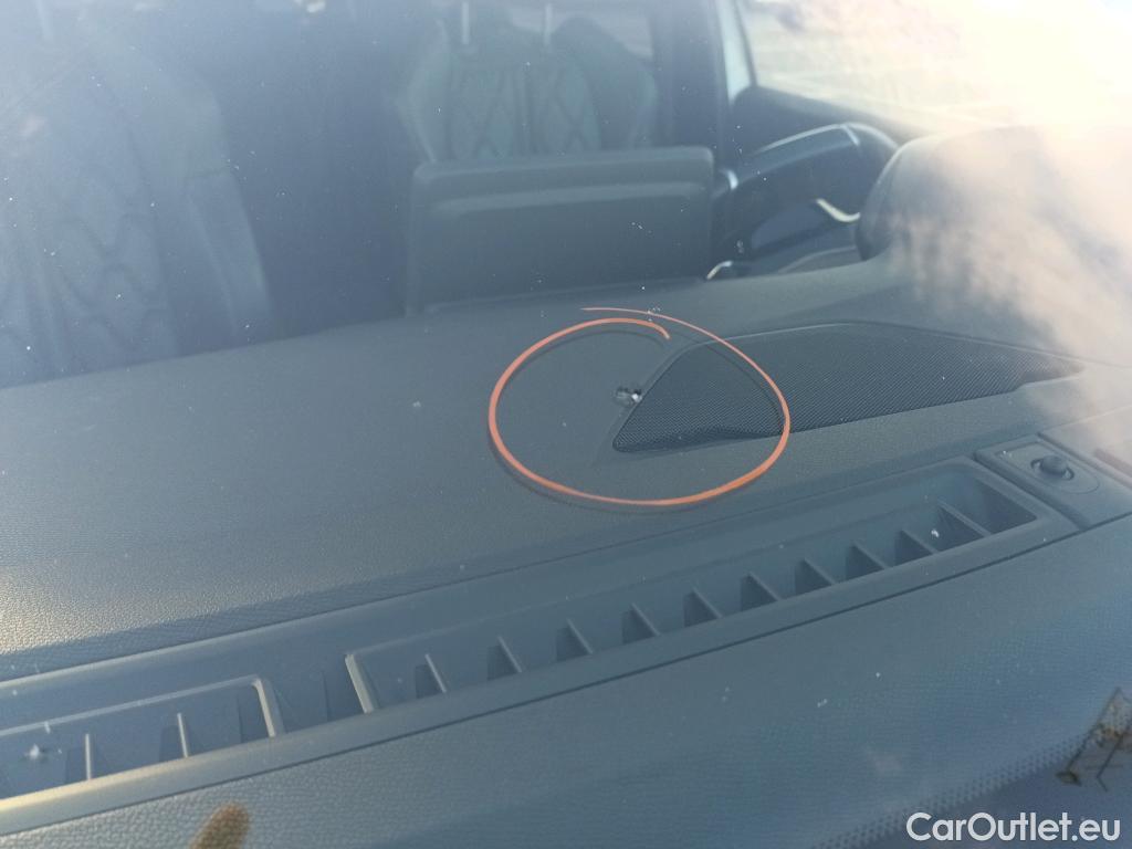  Peugeot  5008 PEUGEOT  / 2017 / 5P / todoterreno GT-Line BlueHDi 96kW (130CV) S&S EAT8 #4