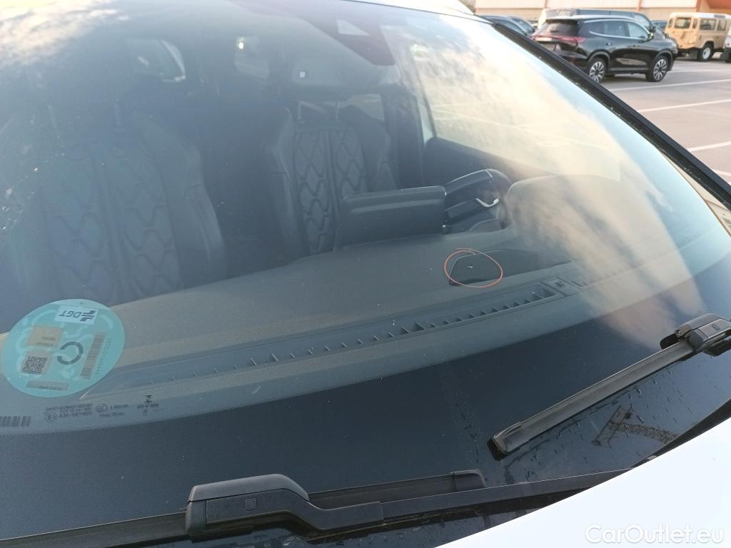  Peugeot  5008 PEUGEOT  / 2017 / 5P / todoterreno GT-Line BlueHDi 96kW (130CV) S&S EAT8 #3