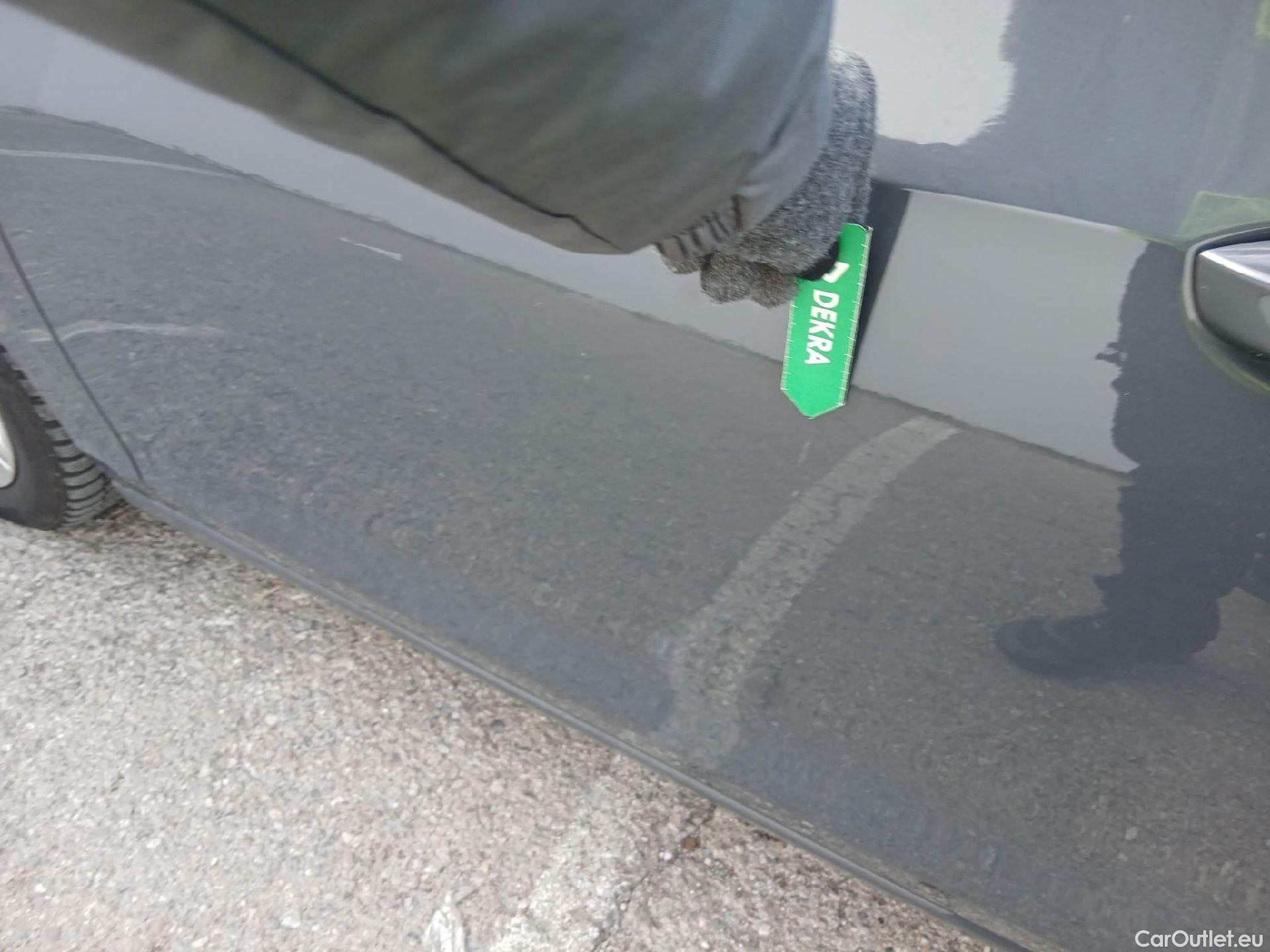  Volkswagen  Golf  VOLKSWAGEN / 2020 / 5P / familiar Life 2.0 TDI 85kW (115CV) Variant #5