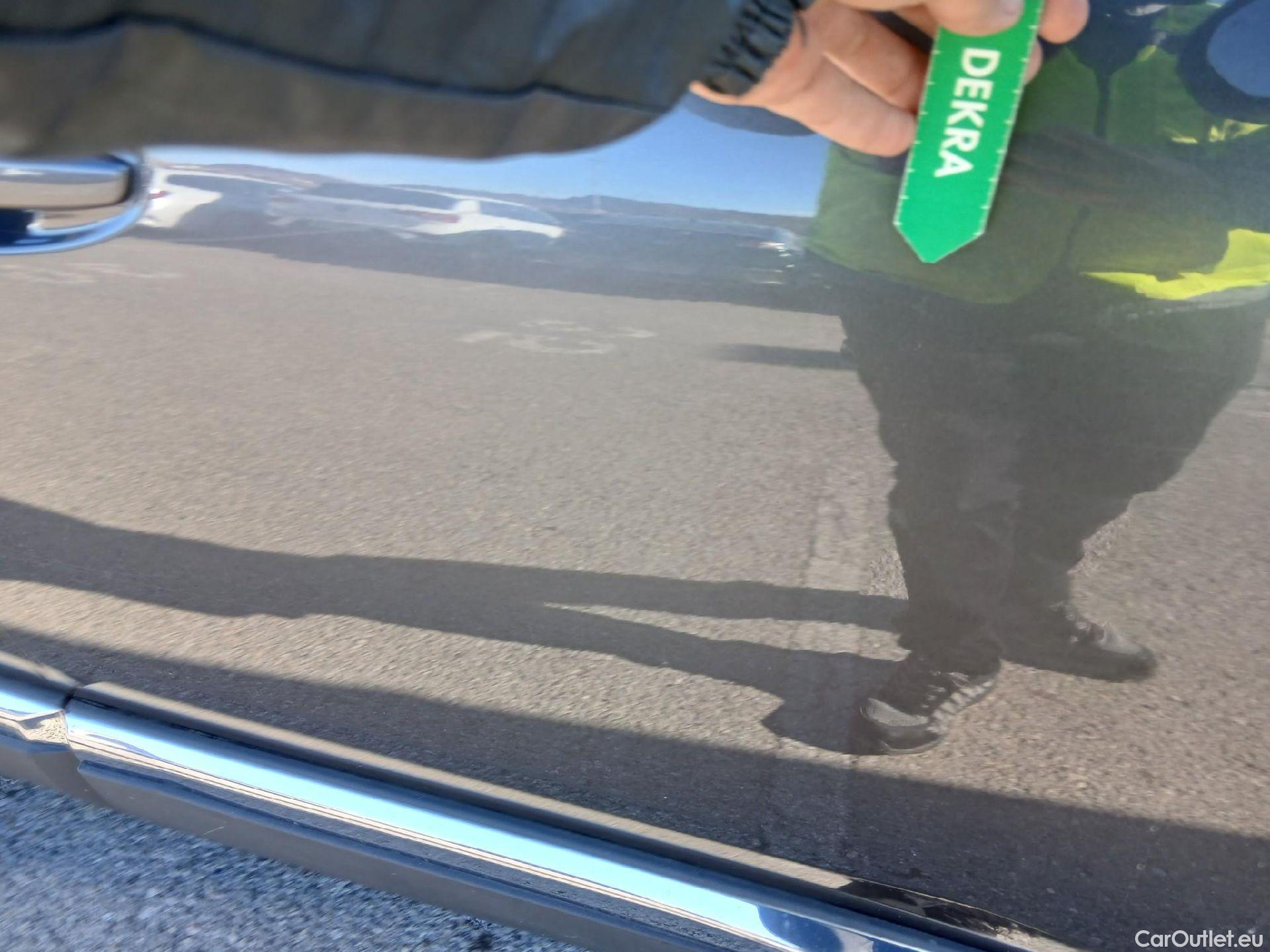  Peugeot  3008 PEUGEOT  Hybrid / 2020 / 5P / todoterreno 225 e-EAT8 Allure #24