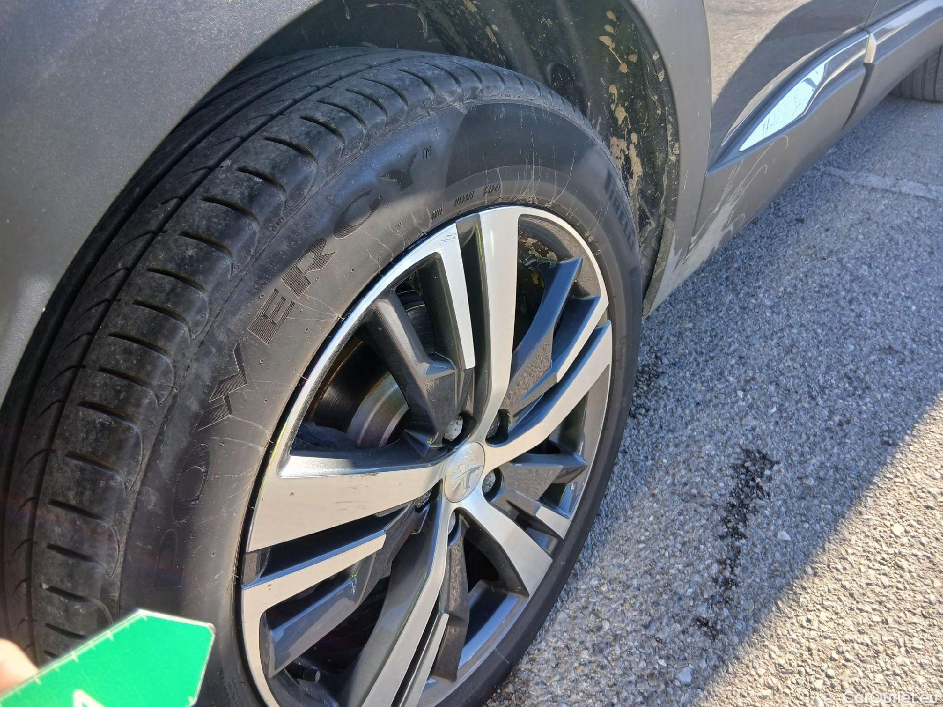  Peugeot  3008 PEUGEOT  Hybrid / 2020 / 5P / todoterreno 225 e-EAT8 Allure #17