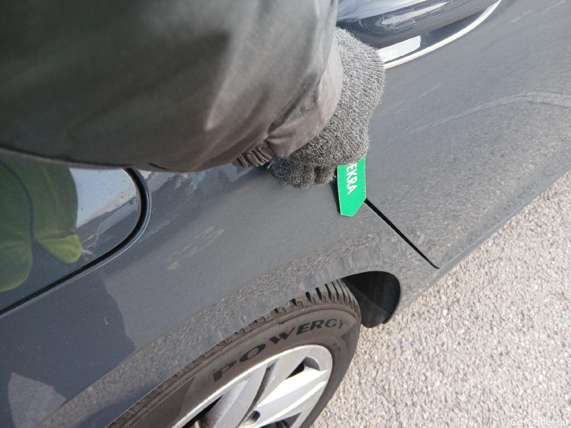  Volkswagen  Golf  VOLKSWAGEN / 2020 / 5P / familiar Life 2.0 TDI 85kW (115CV) Variant #18