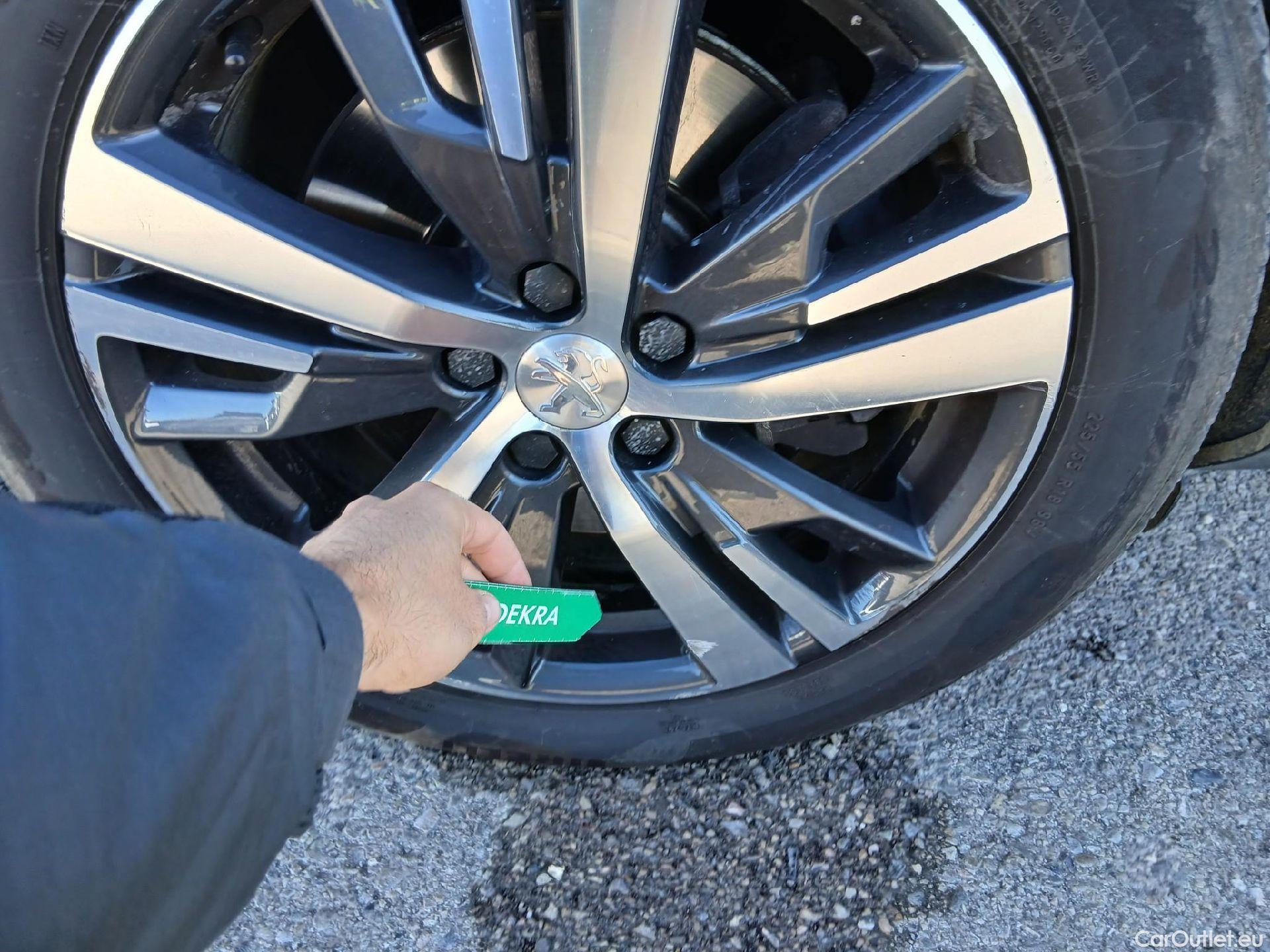  Peugeot  3008 PEUGEOT  Hybrid / 2020 / 5P / todoterreno 225 e-EAT8 Allure #26