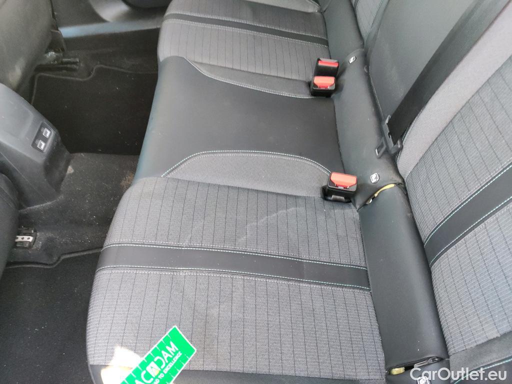  Peugeot  2008 PEUGEOT  / 2019 / 5P / todoterreno Allure BlueHDI 81kW (110CV) #15