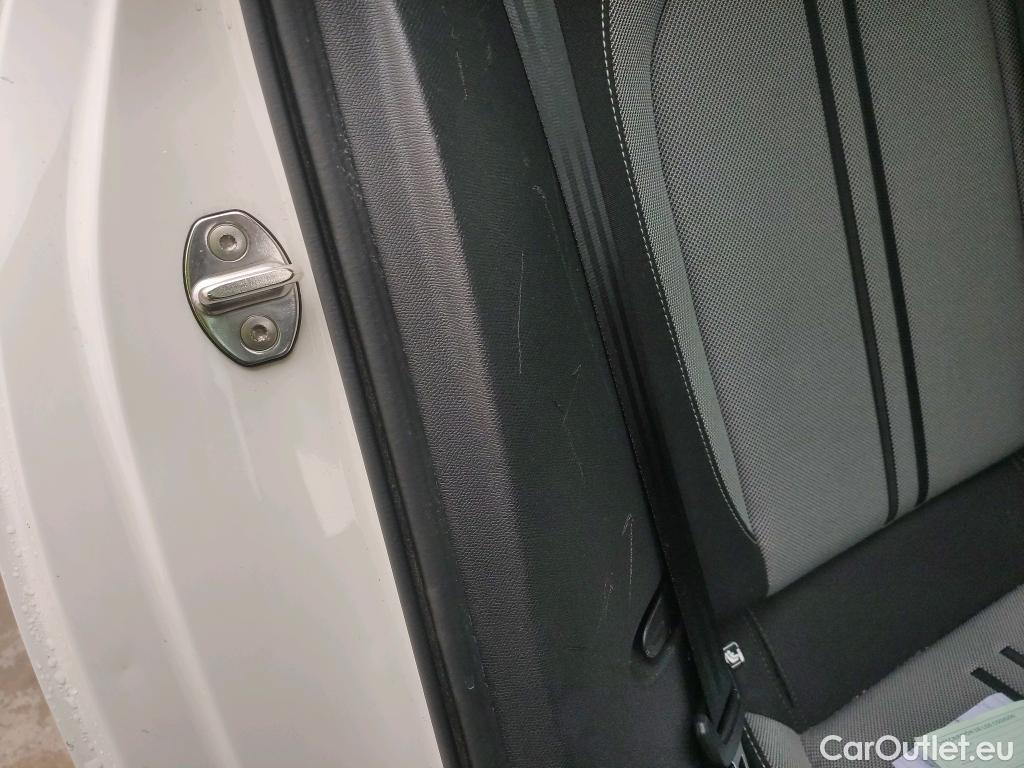  Land Rover  Discovery SEAT Nuevo León / 2020 / 5P / berlina con portón 2.0 TDI 110kW DSG-7 Style Go(SP) #26