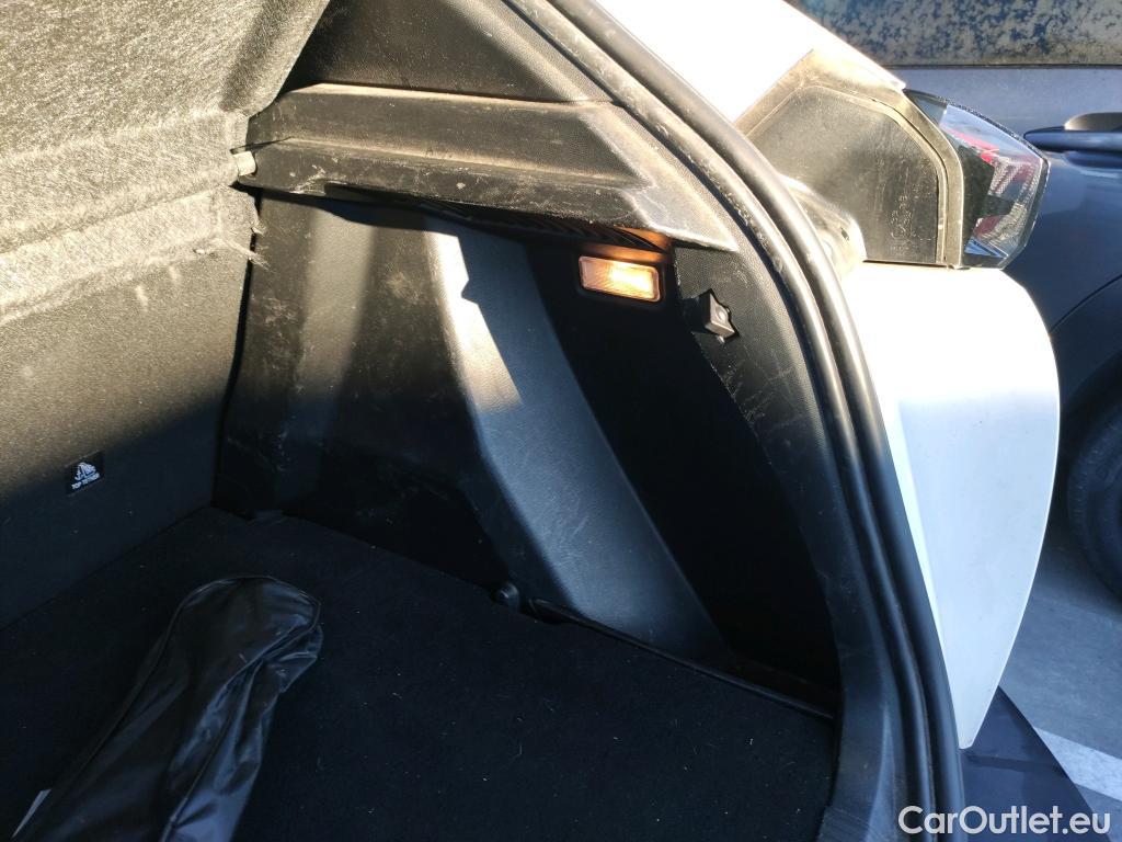  Peugeot  2008 PEUGEOT  / 2019 / 5P / todoterreno Allure BlueHDI 81kW (110CV) #5