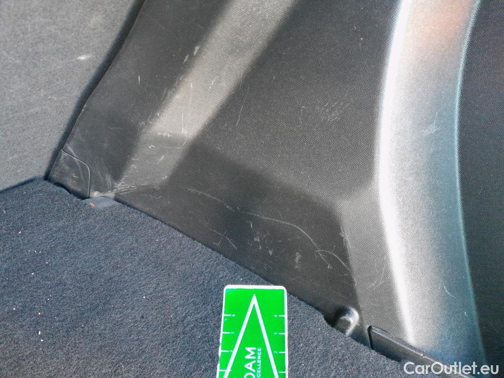  Peugeot  2008 PEUGEOT  / 2019 / 5P / todoterreno Allure Pack BlueHDI 81kW (110CV) #41